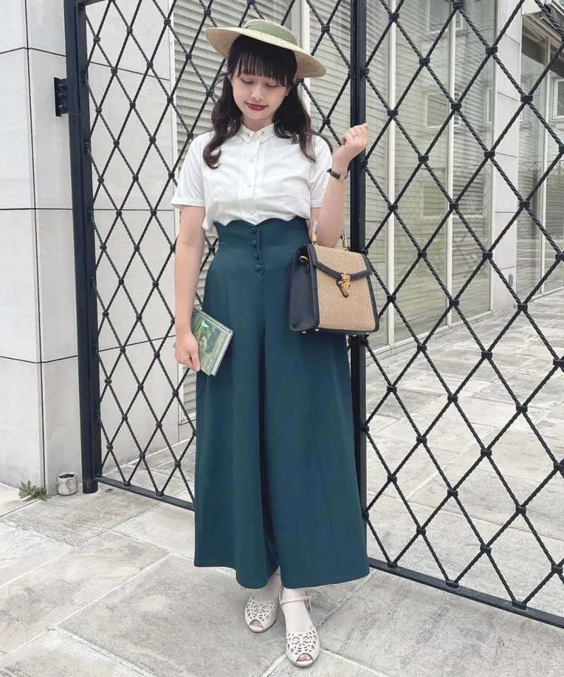 Small Collar Shirt with Pin