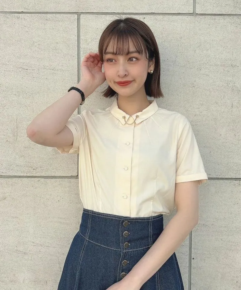 Small Collar Shirt with Pin